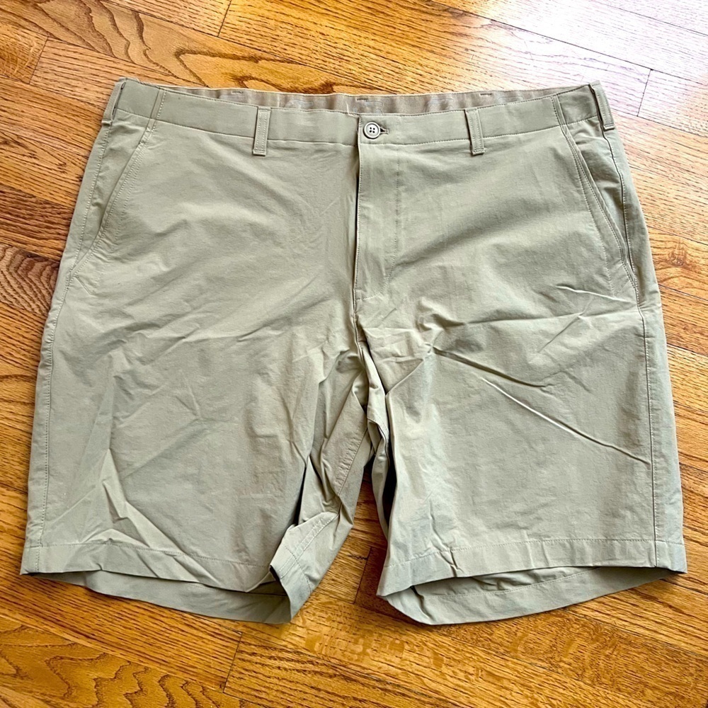 Gap Fit Drive Men’s Khaki Shorts Size 42